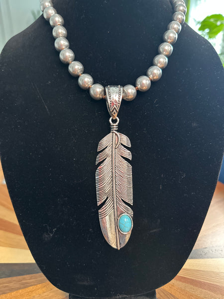 FEATHER WITH FAUX TURQUOISE CHUNKY NECKLACE - SILVER - Salty Lime Boutique