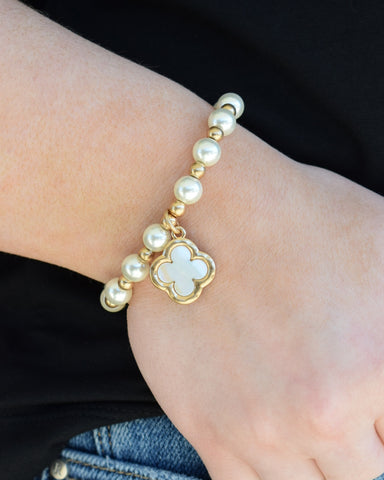 CLOVER STONE STRETCHY PEARL BRACELET
