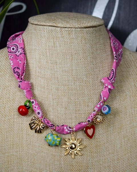 SCARF CHARM NECKLACE - PINK