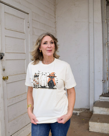 BLACK CAT COSTUMES GRAPHIC TEE - OATMEAL
