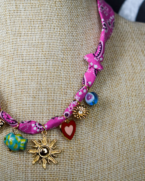 SCARF CHARM NECKLACE - PINK