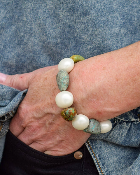 AUTHENTIC TURQUOISE NUGGET & PEARL GLASS BEAD STRETCHY BRACELET - BY A RARE BIRD