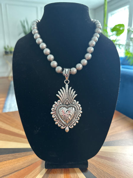SACRED HEART CHUNKY NECKLACE - SILVER - Salty Lime Boutique