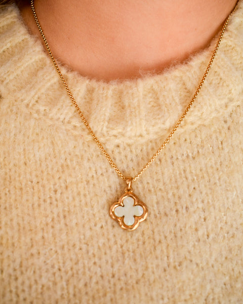 STONE CLOVER CHARM NECKLACE