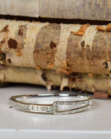 LASSO CRYSTAL PAVE HINGE BRACELET - 2 COLORS