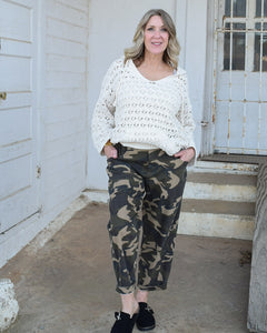 CAMO LOOSE FIT BARREL LEG PANTS