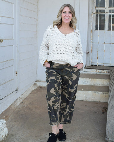 CAMO LOOSE FIT BARREL LEG PANTS