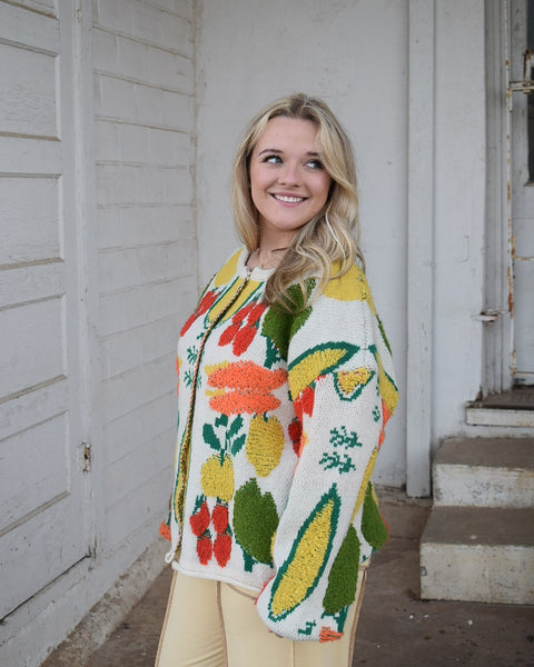 VEGGIE GARDEN JACQUARD BUTTONED CARDIGAN - CREAM - REG/CURVY
