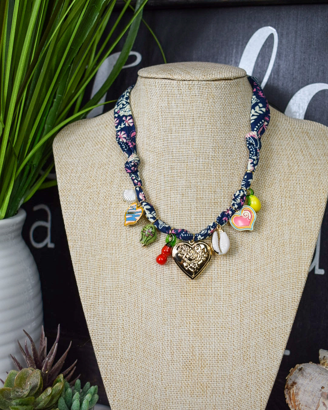SCARF CHARM NECKLACE - NAVY