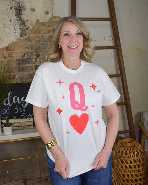QUEEN OF HEARTS GRAPHIC TEE- WHITE - CURVY