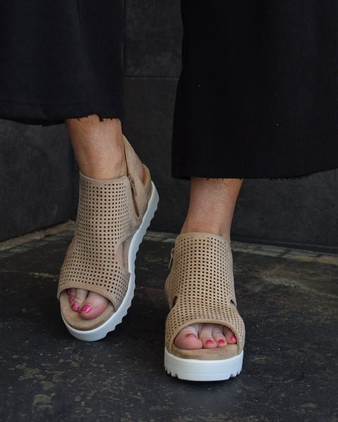 AMY PLATFORM SANDAL BY VERY G - SAND