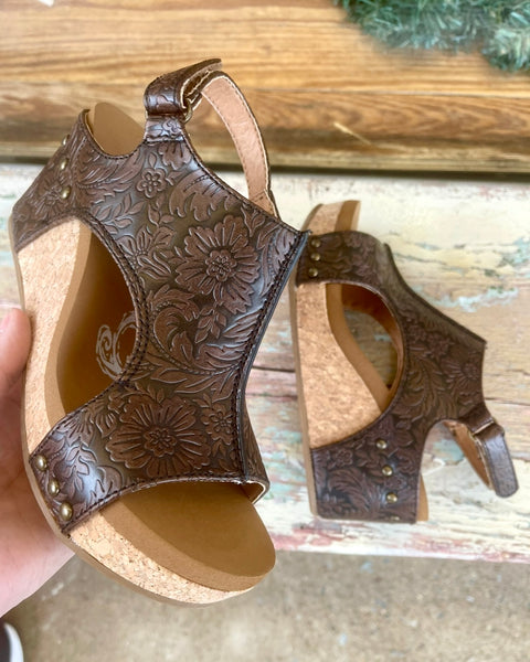 ISABELLA CHOCOLATE TOOLED WEDGE BY VERY G