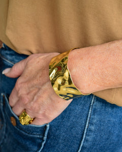 BAISER 18K GOLD NON-TARNISH GLAM GOLD BANGLE- GOLD