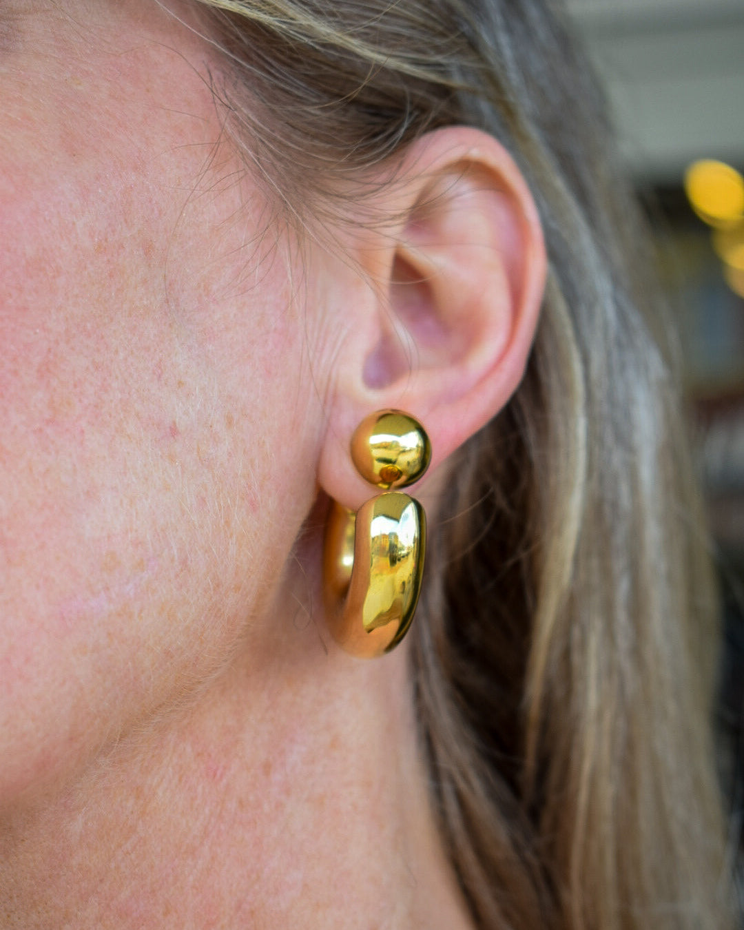 FERNANDA 16K GOLD NON-TARNISH BALL C HOOP EARRING- GOLD
