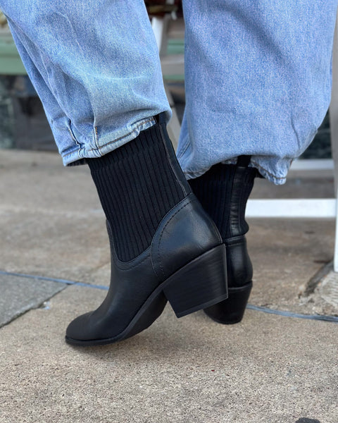 CRACKLING BLACK BOOT BY CORKYS