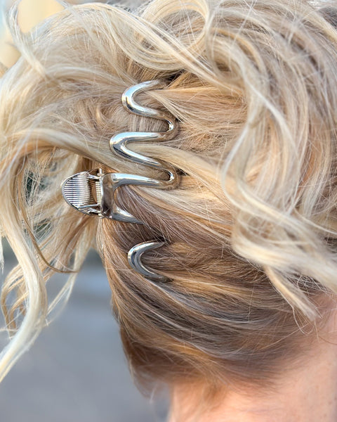SQUIGGLE METAL HAIR CLAW CLIP - 3 COLORS