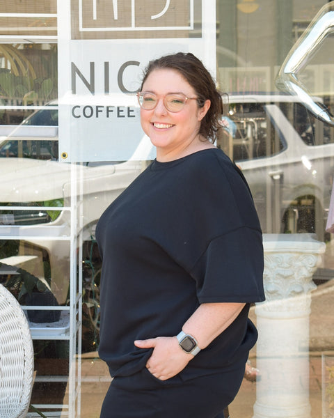 SOFIE SOFT SHORT SLEEVE TOP - BLACK - CURVY
