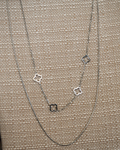 LAYERED CLOVER NECKLACE - SILVER
