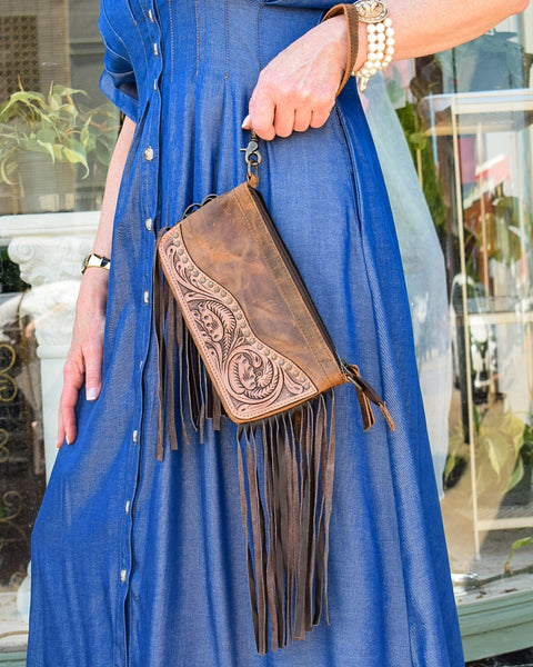 FRINGE LEATHER WRISTLET  - BROWN