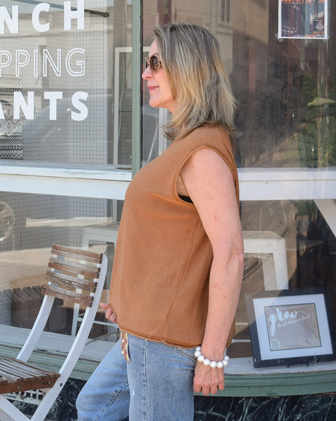 LYDIA SLEEVELESS KNIT TOP - RUST