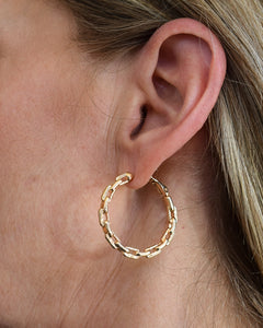 CHAIN LINK 1.5" HUGGIE HOOP EARRINGS - GOLD