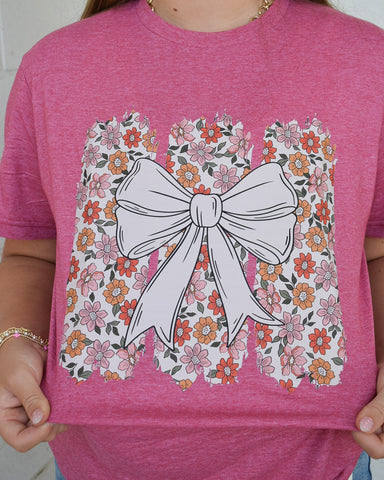 BOW WITH FLOWERS  GRAPHIC TEE - HEATHERED RED - CURVY