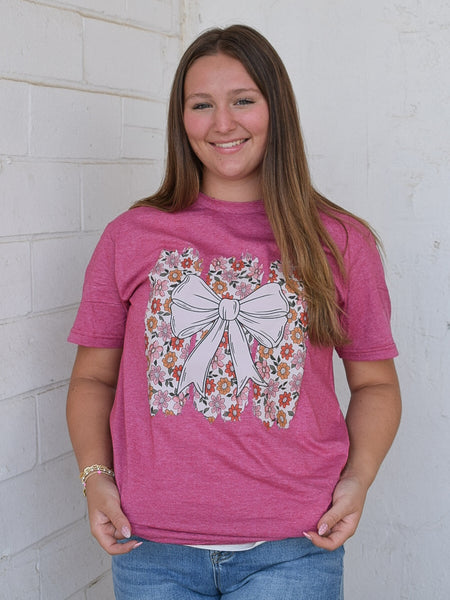 BOW WITH FLOWERS  GRAPHIC TEE - HEATHERED RED - CURVY