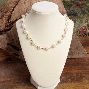 FLOATING PEARLS ELEGANT SHORT NECKLACE- GOLD