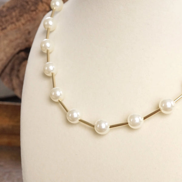 FLOATING PEARLS ELEGANT SHORT NECKLACE- GOLD