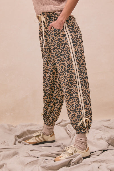 LEOPARD PRINT JOGGER PANT