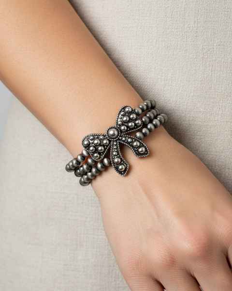 Bow & Navaho Pearls Stretchy Bracelet - Silver